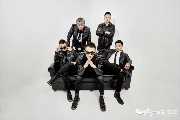 &nbsp;安康时效乐队合影