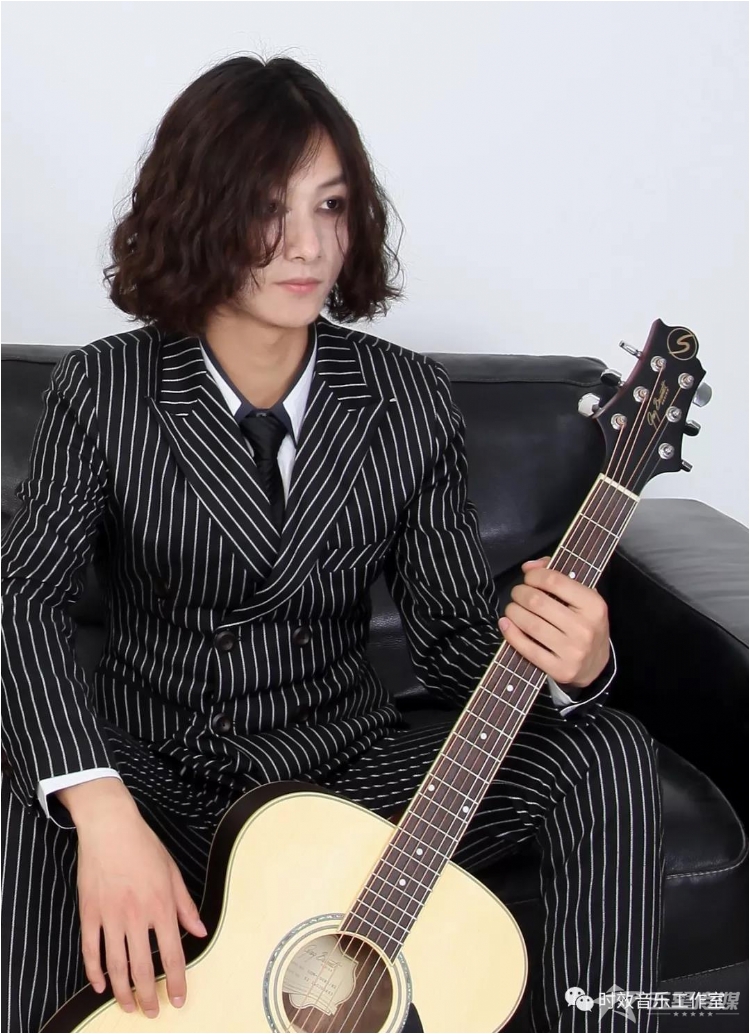 &nbsp;&nbsp;安康时效乐队主唱吉他手
