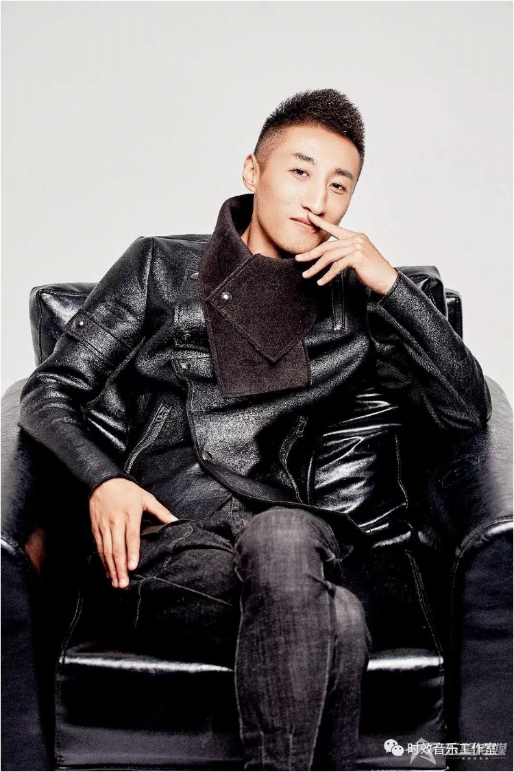 &nbsp;&nbsp;安康时效乐队主唱键盘手