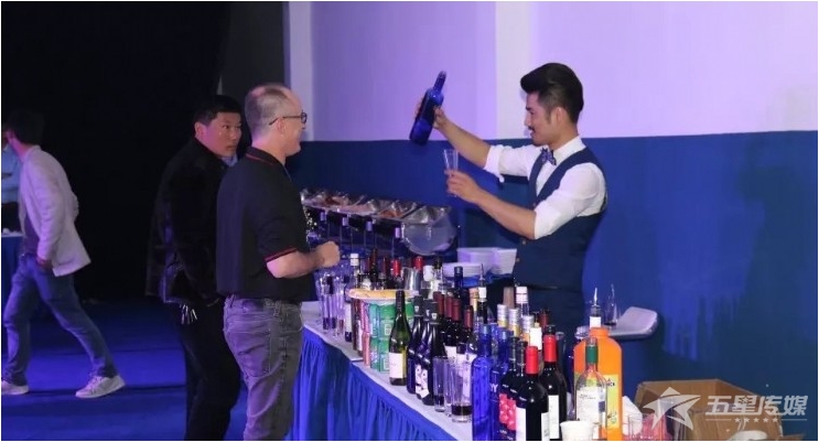 &nbsp;安康花式调酒师-锐哥