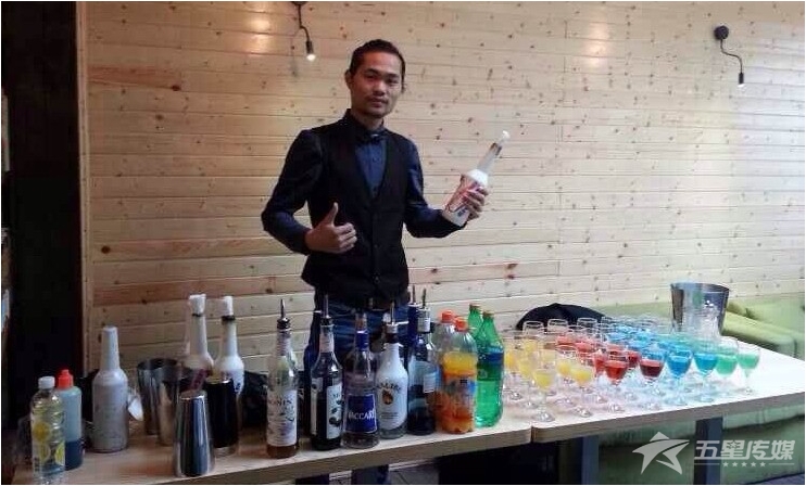 安康花式调酒师-rocky