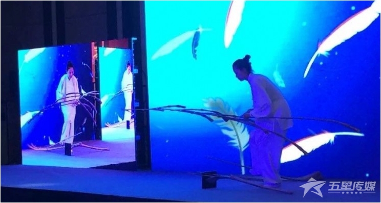 &nbsp;安康美女羽毛平衡术