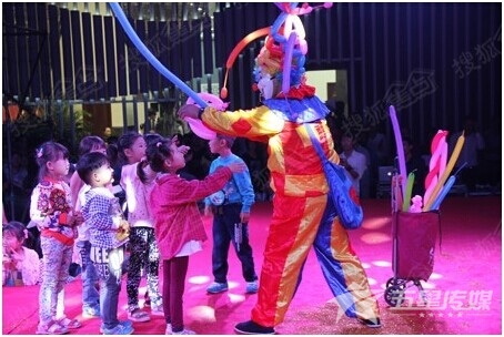 &nbsp;安康气球小丑表演