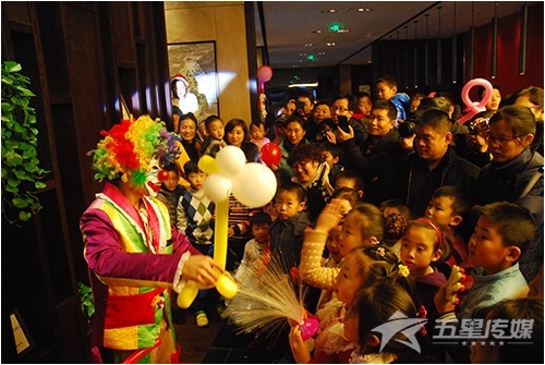 &nbsp;安康气球小丑表演