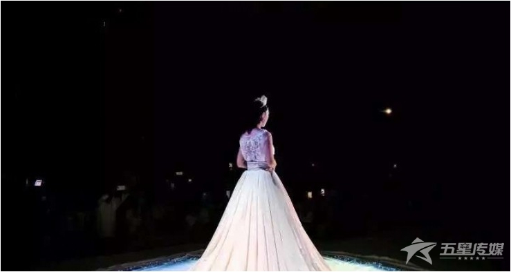 安康全息星河之“裙”表演