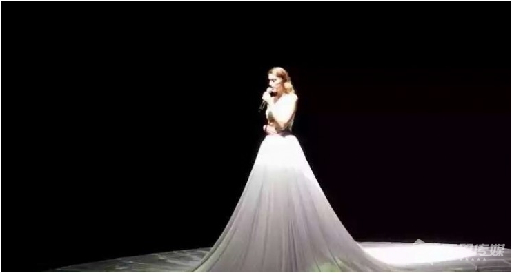 安康全息星河之“裙”表演