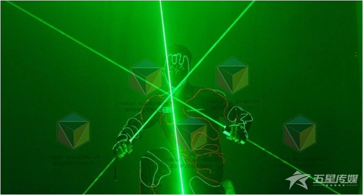 &nbsp;安康激光舞-多人单绿激光舞表演